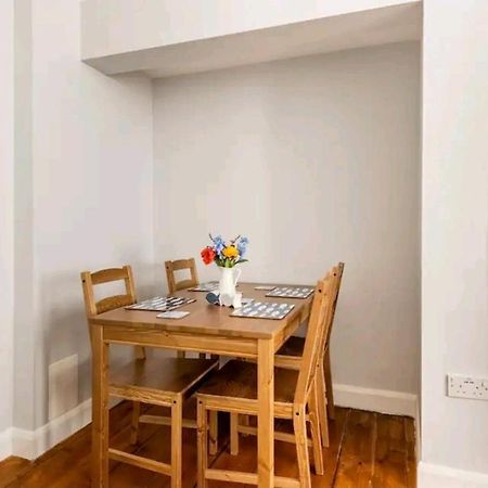 The Hideaway, Family Apartment Close To The Beach. 페인턴 외부 사진