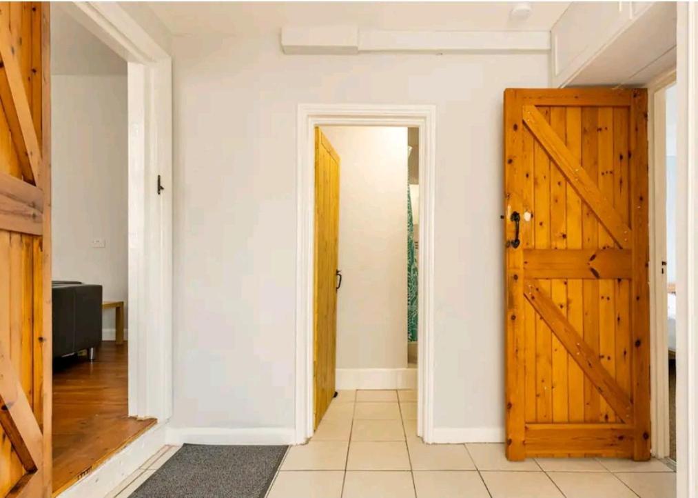The Hideaway, Family Apartment Close To The Beach. 페인턴 외부 사진